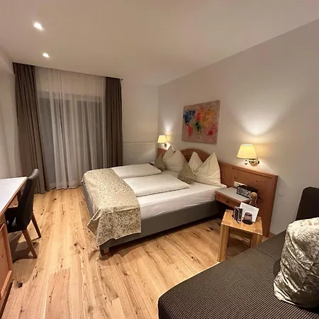 Aktiv- Und Wellnesshotel Gutjahr Szálloda 4*